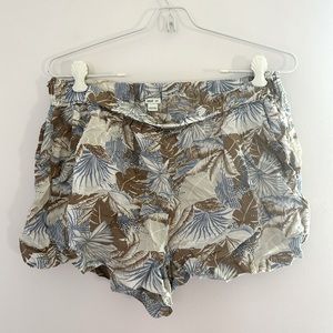 Arie flowly shorts, size M